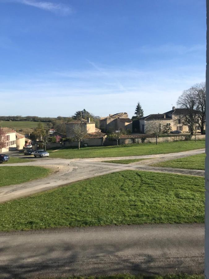 Charmant Studio Meuble Montignac-Charente Exterior photo